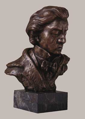 Fryderyk Chopin bronze statue