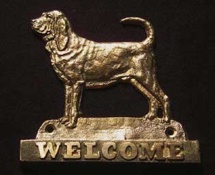 Bloodhound welcome plaque hanger