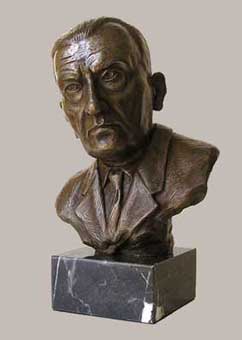 Jzef Mackiewicz bronze statue