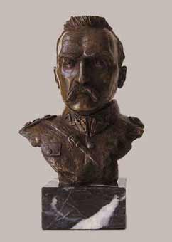 Jzef Pisudski bronze statue